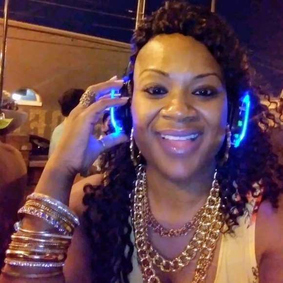 Meet your Posher, Kris - Picture 1 of 1